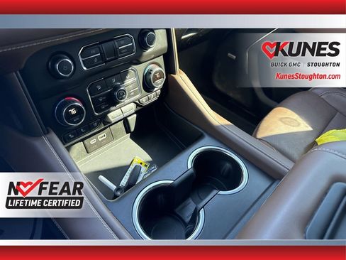 Used 2024 Chevrolet Suburban High Country image 34