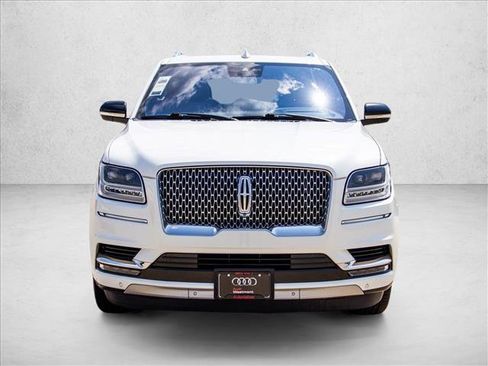Used 2020 Lincoln Navigator Reserve AWD/4WD image 2