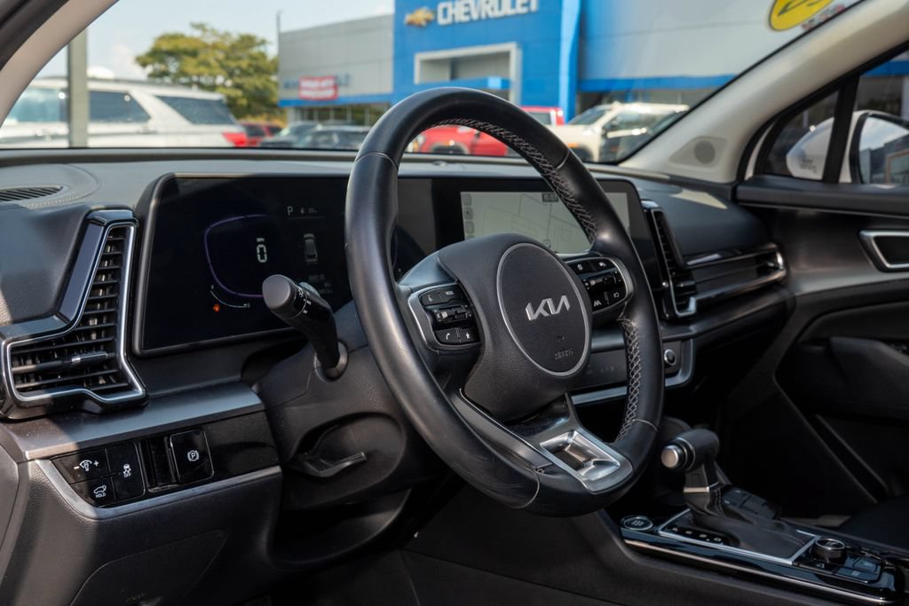 Used 2025 Kia Sportage EX w/ Premium Package FWD image 14