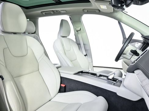 Certified 2024 Volvo XC90 B6 Ultimate w/ Protection Package image 25