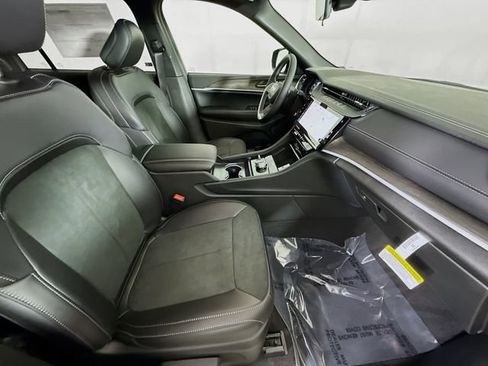 New 2026 Jeep Grand Cherokee L Laredo image 27