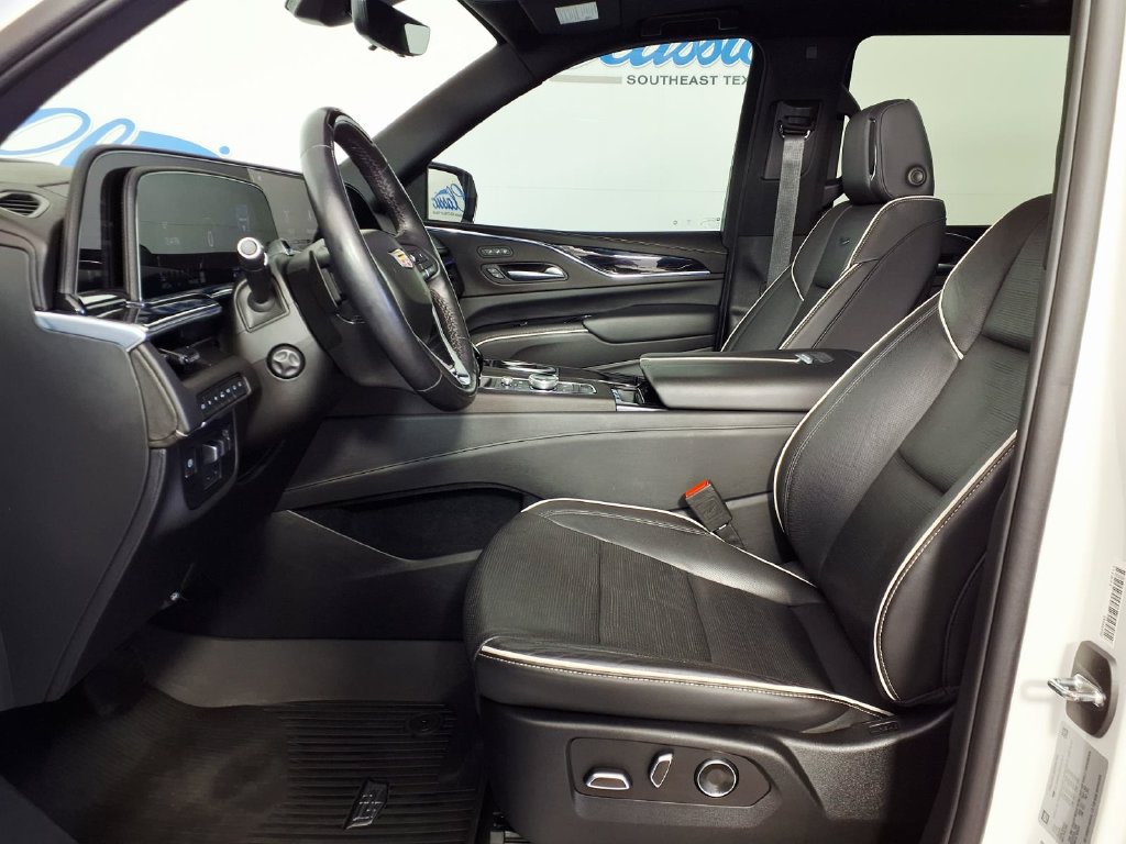 Used 2024 Cadillac Escalade Sport w/ LPO, ONYX Package AWD/4WD image 7