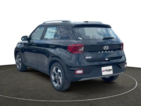 New 2025 Hyundai Venue SEL image 3