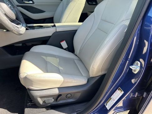 Used 2023 Nissan Rogue SL w/ SL Premium Package image 12