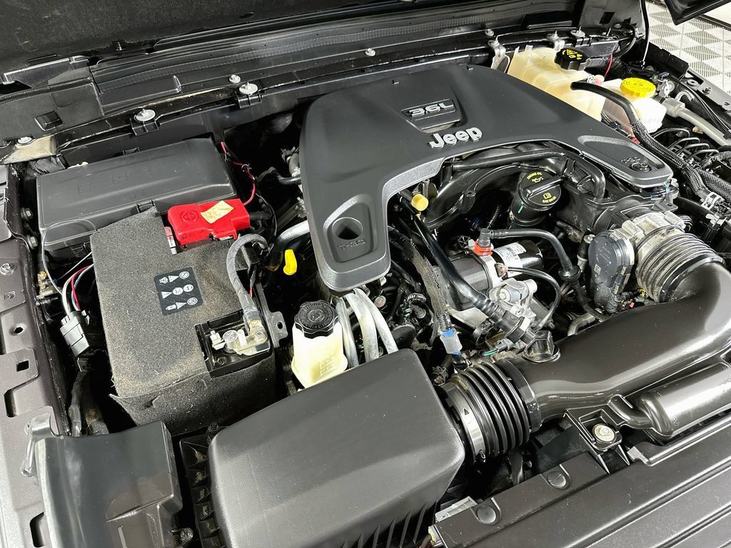Used 2020 Jeep Wrangler Unlimited Sahara w/ Safety Group AWD/4WD image 26