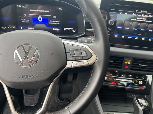 Used 2025 Volkswagen Jetta SE w/ Sunroof Package FWD image 18