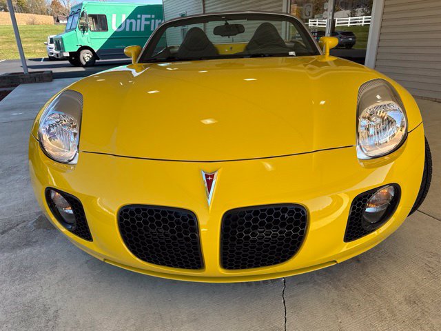 Used 2008 Pontiac Solstice GXP w/ Premium Package RWD image 11