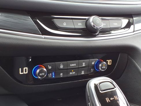 Used 2019 Buick Enclave Premium AWD/4WD image 19
