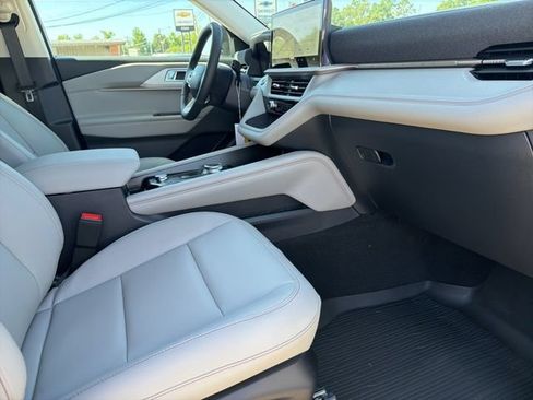 New 2026 Ford Explorer Active w/ Active Comfort Package RWD image 13