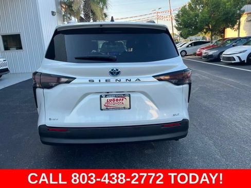 Used 2025 Toyota Sienna XLE FWD image 32