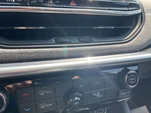 Used 2024 Jeep Compass Latitude image 21