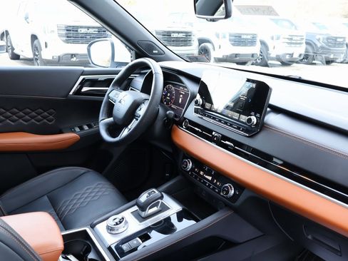 Used 2024 Mitsubishi Outlander SEL image 39