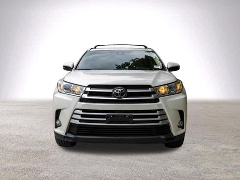 Used 2018 Toyota Highlander XLE image 3