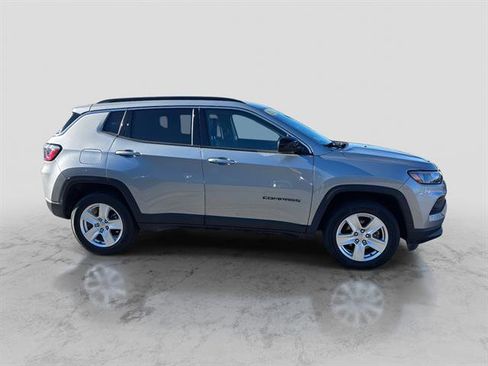 Used 2022 Jeep Compass Latitude image 5