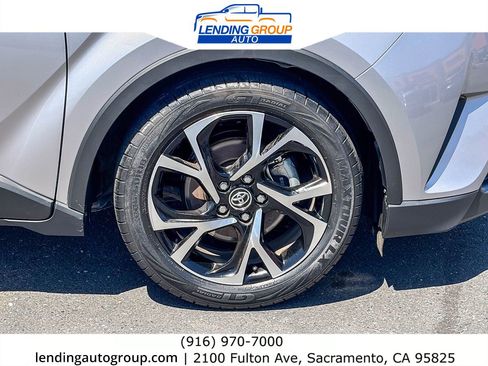 Used 2019 Toyota C-HR Limited FWD image 9