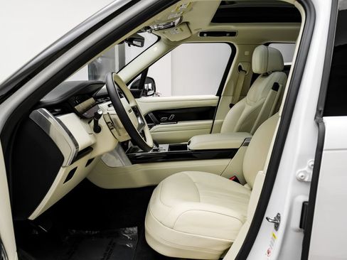 Used 2024 Land Rover Range Rover SE AWD/4WD image 8