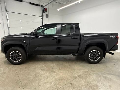 Used 2024 Toyota Tacoma TRD Sport w/ TRD Sport Upgrade Package AWD/4WD image 8