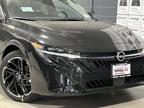 New 2026 Nissan Sentra SR w/ Floor Mat Package FWD image 3