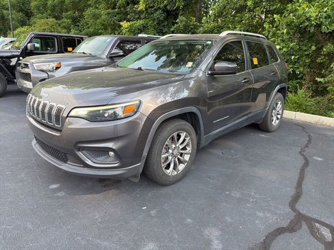 Used 2020 Jeep Cherokee Latitude Plus FWD image 2