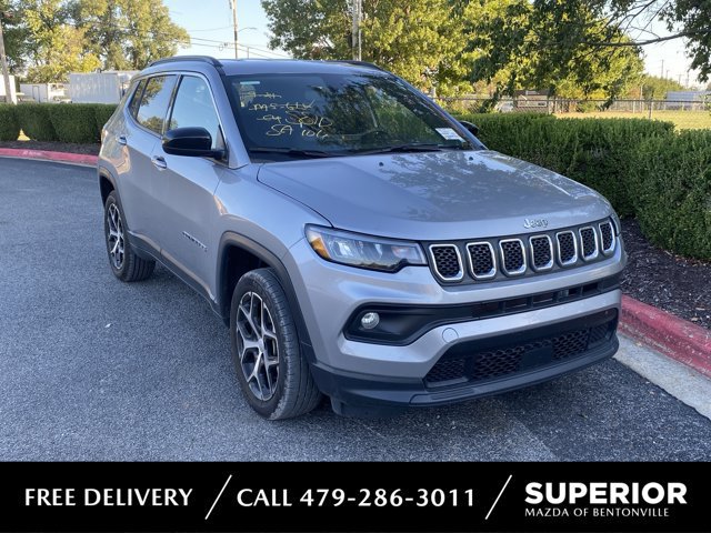 Used 2024 Jeep Compass Latitude AWD/4WD image 1