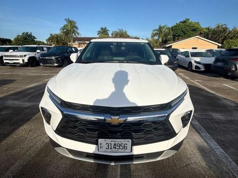 Used 2025 Chevrolet Blazer LT AWD/4WD image 2
