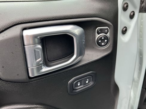 Used 2024 Jeep Wrangler Unlimited image 20