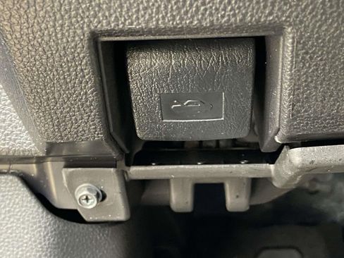 Used 2025 Toyota Tacoma SR5 w/ SR5 Upgrade Package image 30