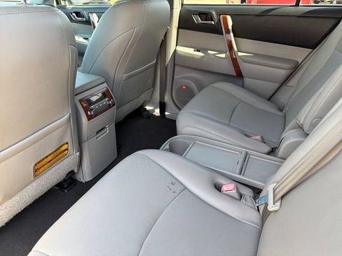 Used 2013 Toyota Highlander Limited FWD image 10