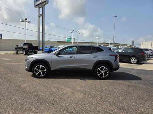 New 2026 Chevrolet Trax RS w/ Sunroof Package FWD image 2