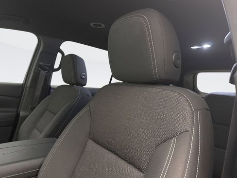 Used 2024 Chevrolet Traverse LT w/ Midnight/Sport Edition image 8