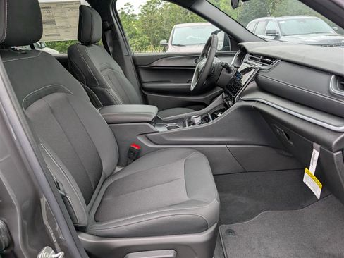 New 2025 Jeep Grand Cherokee Laredo X w/ Luxury Tech Group I image 7