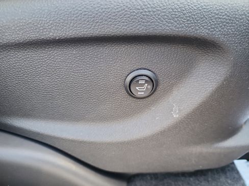 Used 2020 Chevrolet Trax LT w/ LT Convenience Package image 30