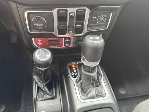 Used 2026 Jeep Wrangler Unlimited Rubicon AWD/4WD image 11