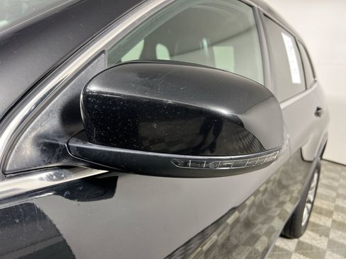 Used 2019 Jeep Cherokee Latitude Plus w/ Comfort/Convenience Group FWD image 13