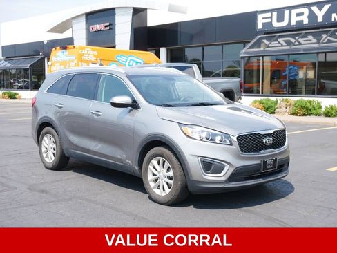 Used 2017 Kia Sorento AWD w/ LX Convenience Package image 2