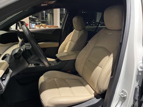 Certified 2024 Cadillac XT4 Luxury w/ Cold Weather Package image 11