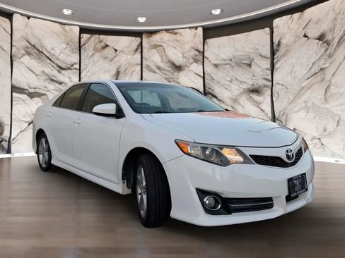 Used 2014 Toyota Camry SE image 9