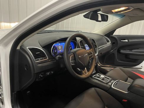 Used 2022 Chrysler 300 Touring AWD/4WD image 35