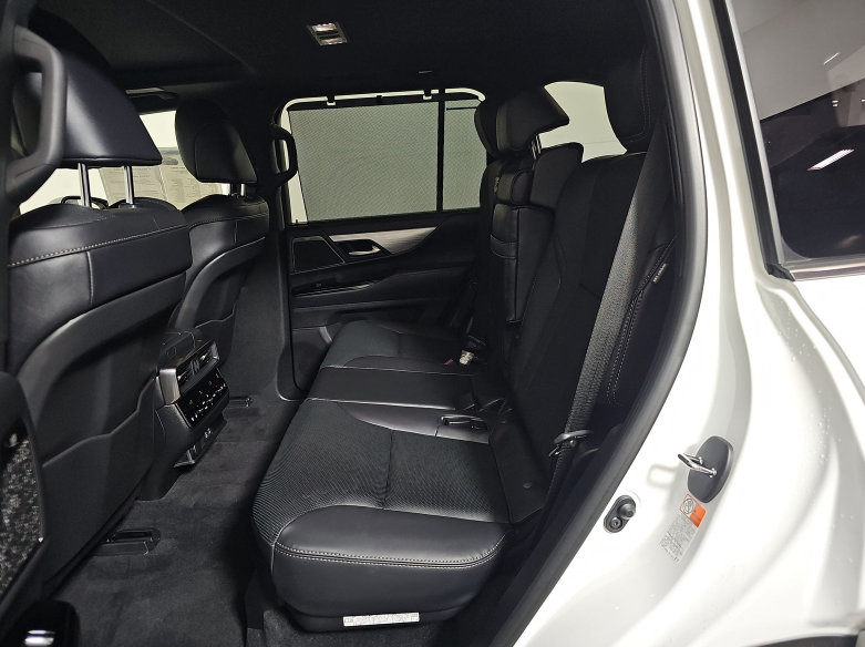 Used 2026 Lexus LX 600 F Sport w/ Accessory Package (Z1) AWD/4WD image 7