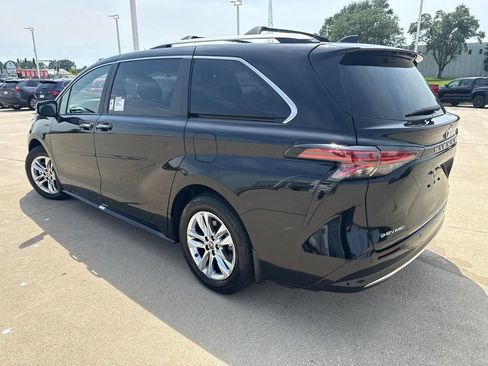 Certified 2025 Toyota Sienna Limited AWD/4WD image 5