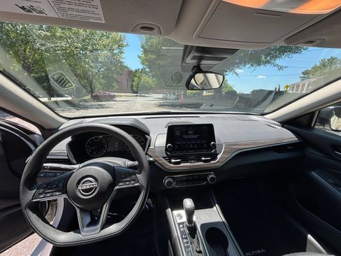 Used 2025 Nissan Altima 2.5 SV FWD image 28