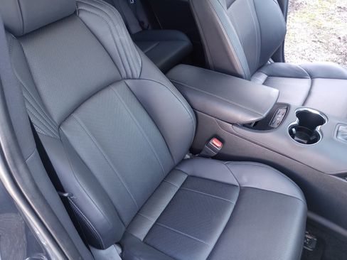 Used 2024 Toyota Venza Limited image 32