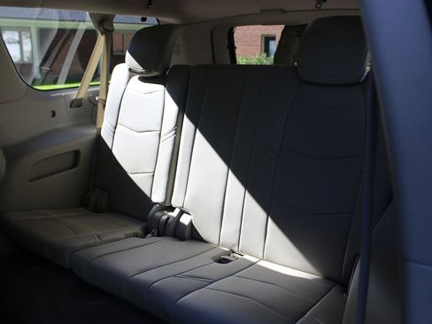 Used 2015 Cadillac Escalade ESV Premium image 15