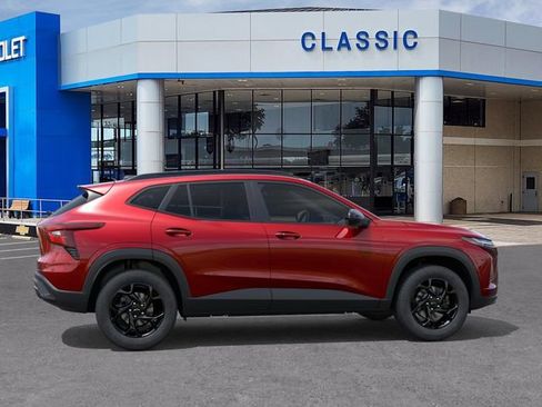 New 2026 Chevrolet Trax LT w/ Driver Confidence Package FWD image 5