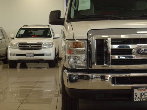 Used 2014 Ford E-350 and Econoline 350 XLT RWD image 11