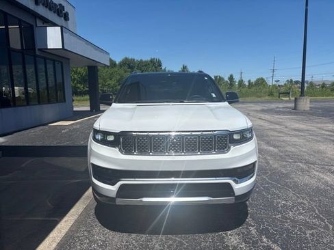 Used 2023 Jeep Grand Wagoneer L Series III w/ Rear Seat Video Group 1 AWD/4WD image 9