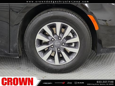 Used 2024 Chrysler Pacifica Limited FWD image 9