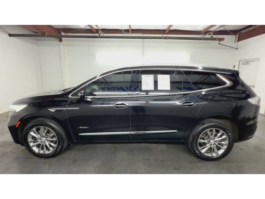 Used 2022 Buick Enclave Avenir w/ Avenir Technology Package FWD image 5