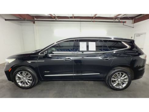 Used 2022 Buick Enclave Avenir w/ Avenir Technology Package FWD image 5