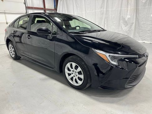 Used 2025 Toyota Corolla LE image 1